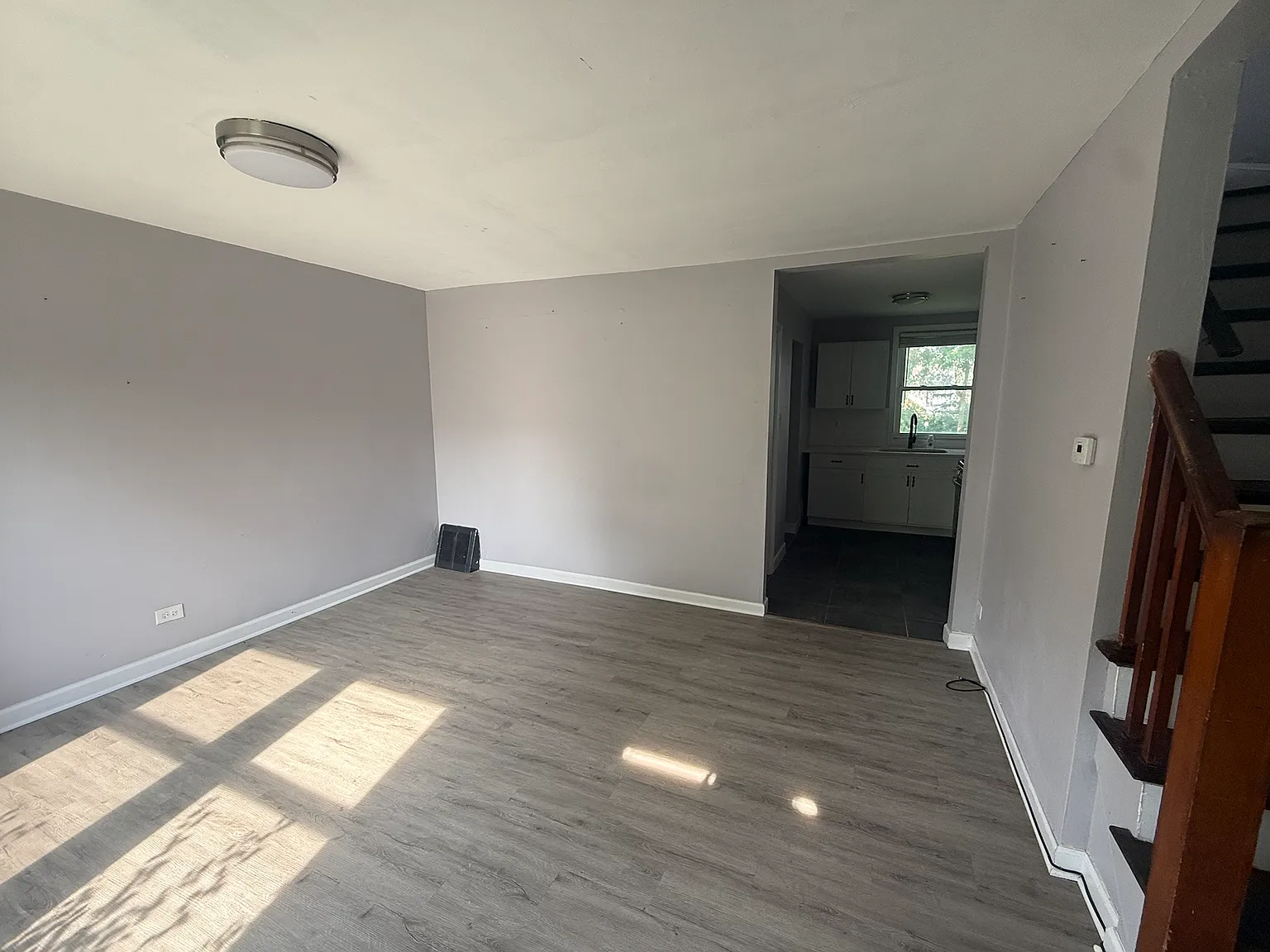 4 bed, 894 sqft, $1,800 — Photo 3