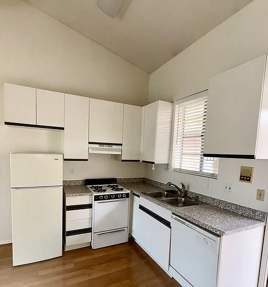 1221 Seward St #205 — Photo 3