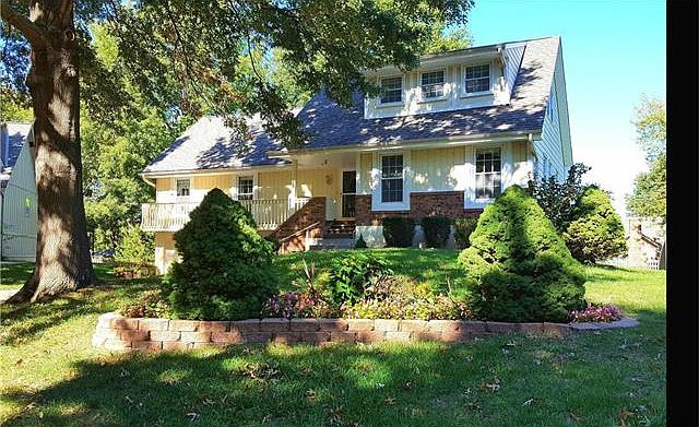 1st image of 1120 NE Clubhouse Ln
