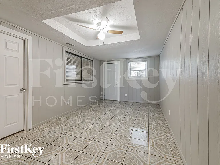 1309 Monterrey Dr — Photo 15
