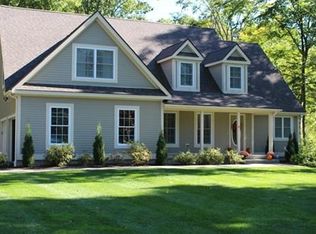 26 Lindenridge Rd, Amherst, MA 01002