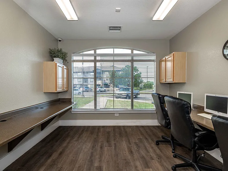 Business Center at Inwood Crossings - Premier Office Space in Wichita, KS