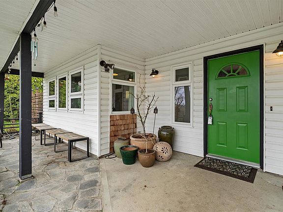 2nd image of 6648 Rey Rd