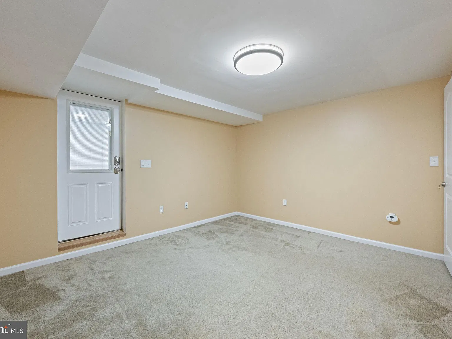 1 bed, 1.0 bath, 2329 sqft, $1,600 — Photo 2
