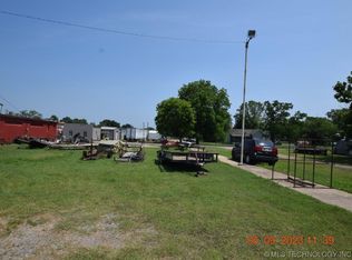 120 W Chestnut St, Stilwell, OK 74960