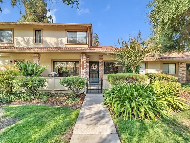 5486 Colony Field Dr — Photo 1