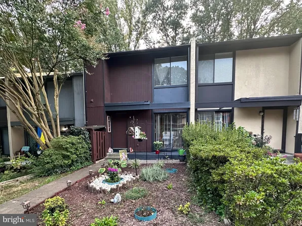2212 Coppersmith Sq, Reston, VA 20191