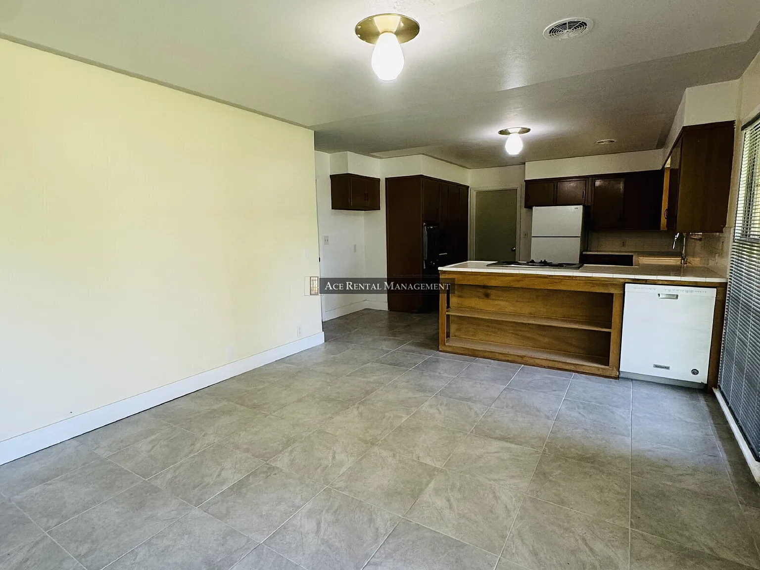 Step into Mid-Century Charm located at 735 Cuchia Street in Beaumont, TX! — Photo 4