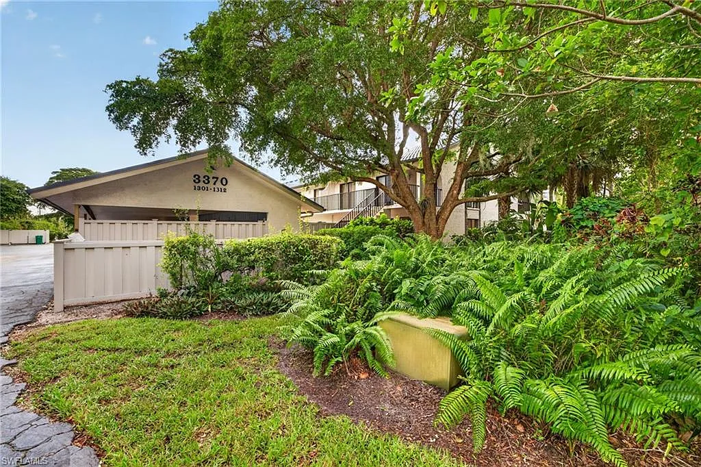 2 bed, 2.0 bath, 1196 sqft, $2,000 — Photo 2