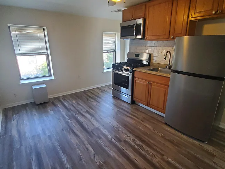 2240 Cedar St #3 — Photo 1
