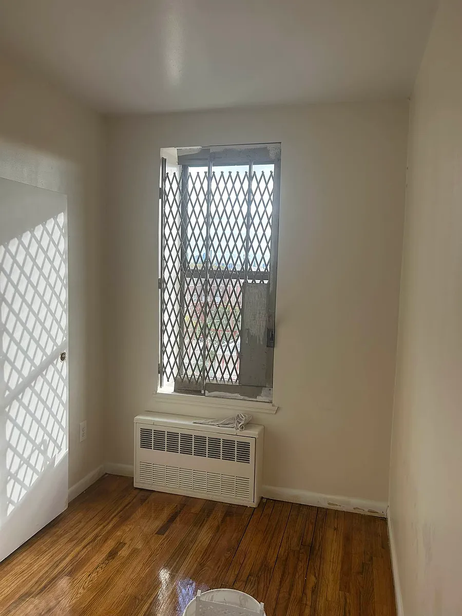 Building Photo - 451 E 116th St #14