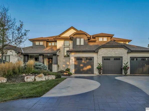 18901 Boyle Cir, Elkhorn, NE 68022