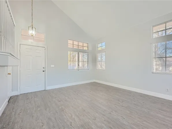 2002 Smoketree Village Cir, Henderson, NV 89012