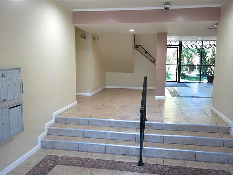 5349 Newcastle Ave #18 — Photo 6