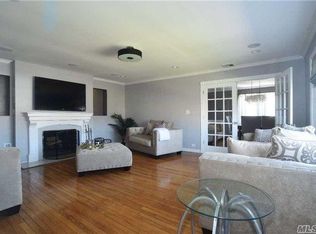 10 Granada Pl #1, Massapequa, NY 11758