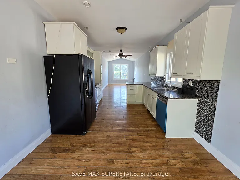 222 Phillips St #UPPER — Photo 10