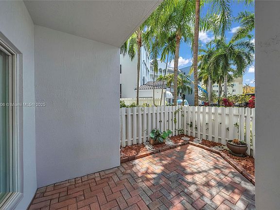 4th image of 10700 NW 66th St APT 103