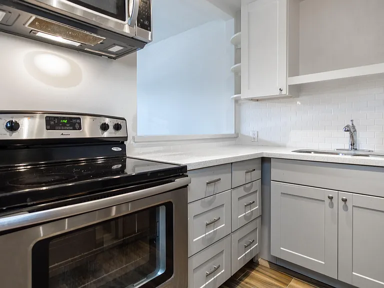 600 19th St #5 — Photo 9