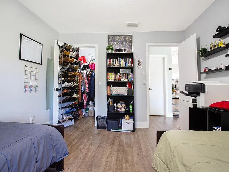 10048 SW 16th St — Photo 24