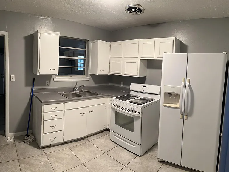 6417 Hampton Rd — Photo 3