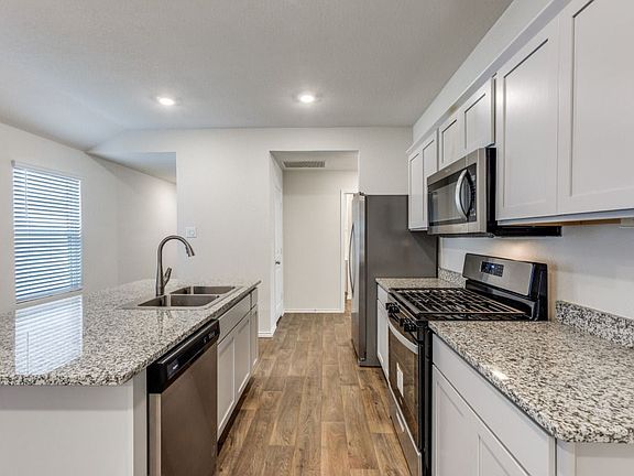 5th image of 250 Granary Dr