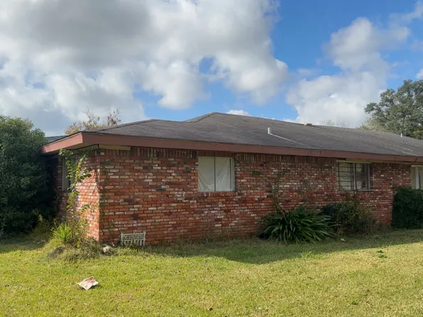 2005 Gulfway Dr, Port Arthur, TX 77640