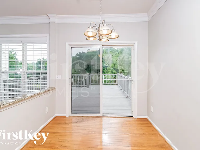 3312 Cornelia Ct — Photo 6