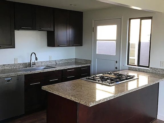 4th image of 8041 Crest Dr NE