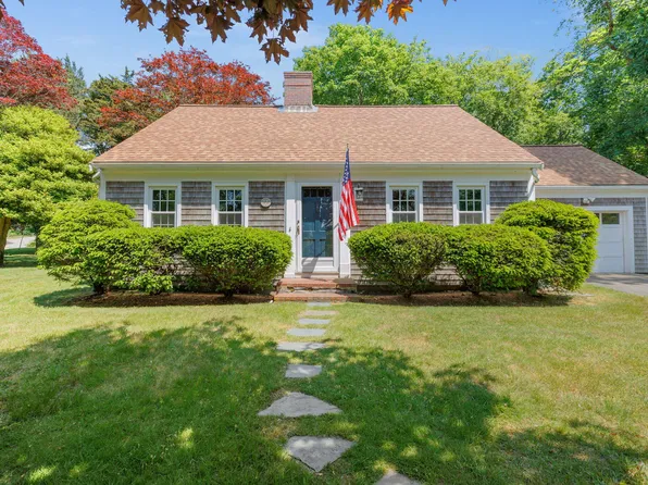 11 View Crest Drive, Falmouth, MA 02540