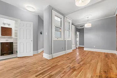 Rented by aptsandlofts.com