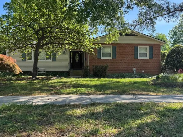 1130 Neal Dr, Alexandria, VA 22308