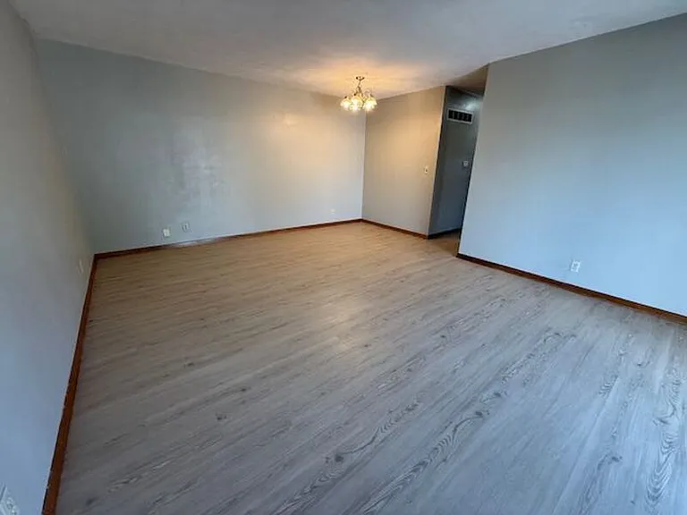 316 S Ridgewood Dr — Photo 3