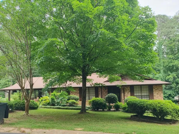 807 Briarwood Dr, Bessemer, AL 35022
