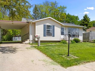 6206 N Randwick Rd, Peoria, IL 61615