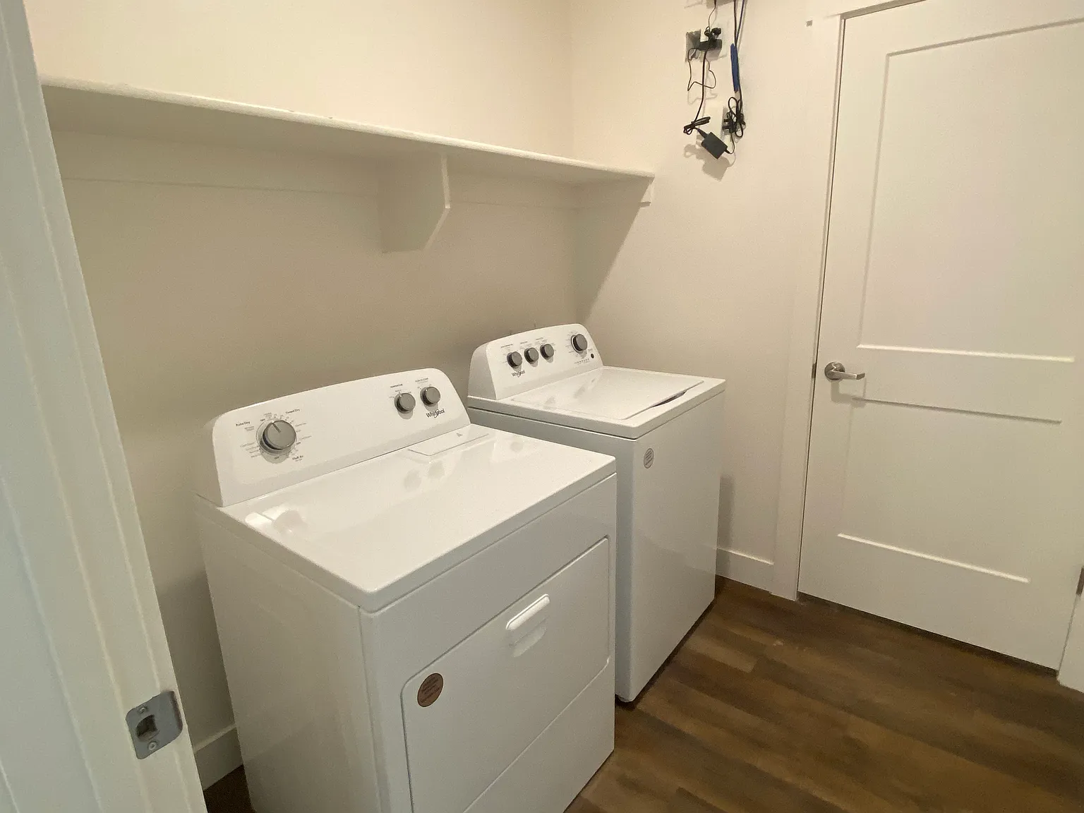 3 bed, 1322 sqft, $2,301 — Photo 3