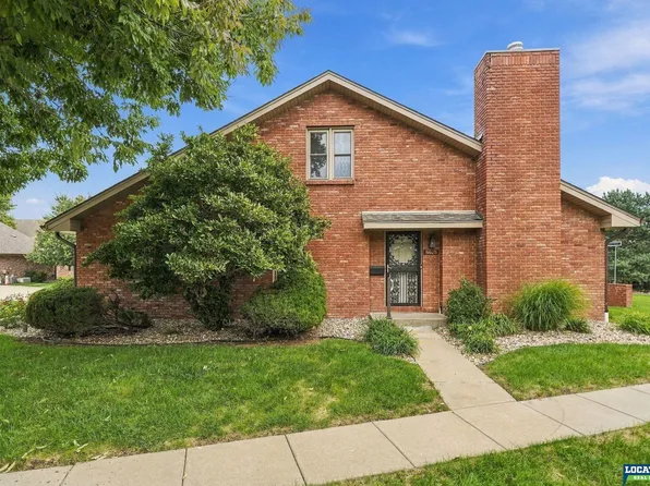 6625 Shenandoah Ct, Lincoln, NE 68510