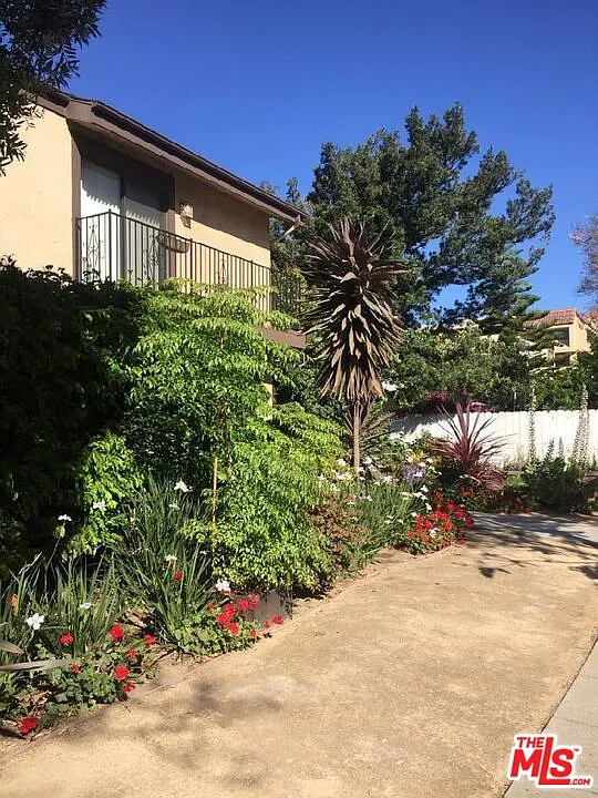 2 bed, 2.5 bath, 1386 sqft, $5,300 — Photo 2