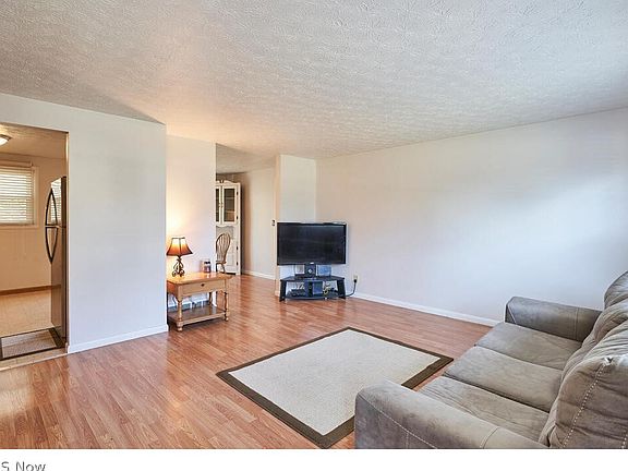 5th image of 1096 Erin Dr