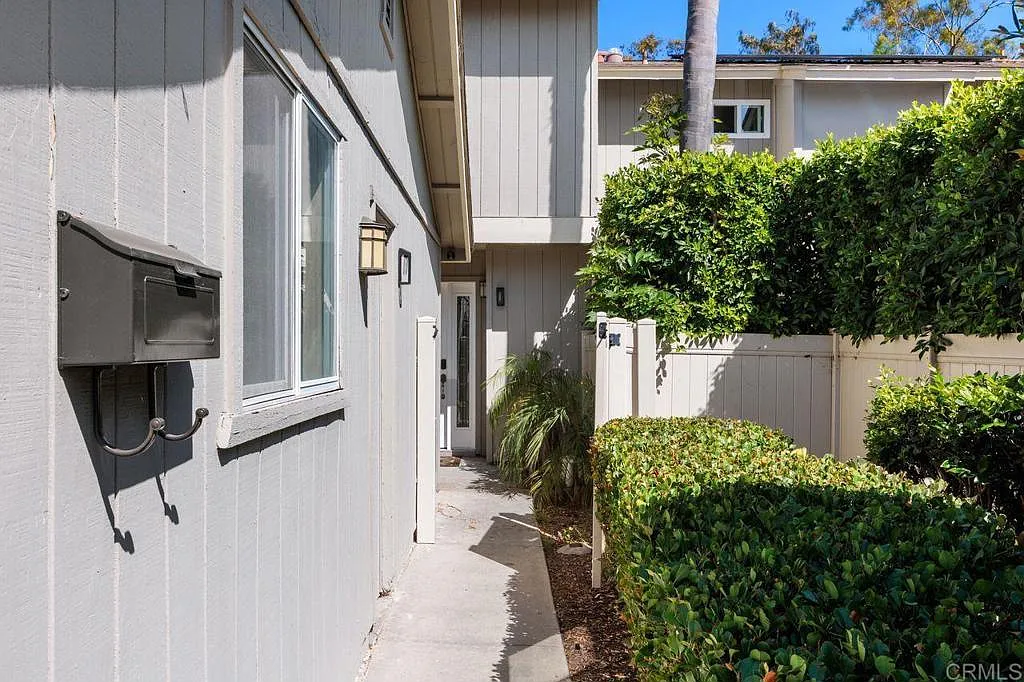 3 bed, 1.5 bath, 1192 sqft, $4,550 — Photo 3