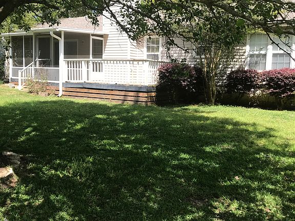 3rd image of 1084 Lovers Ln N