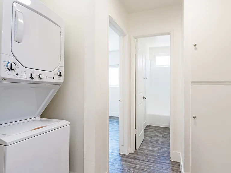 Aurora Vista Apartments — Photo 9