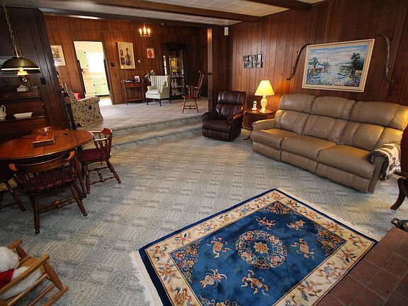 Family Room w/Fireplace