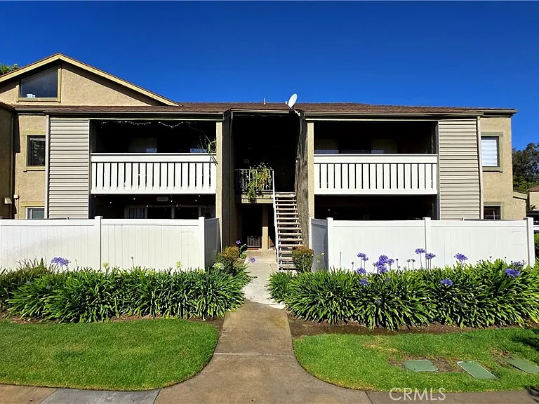 25 Carriage Way — Photo 1