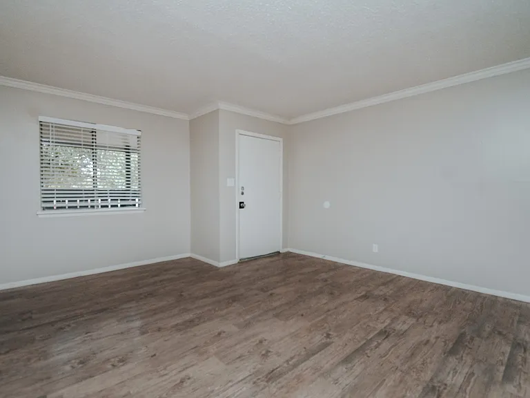 Parkwood Apartments — Photo 31