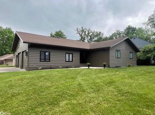 400 Heatherwood Cir, Fairfield, IA