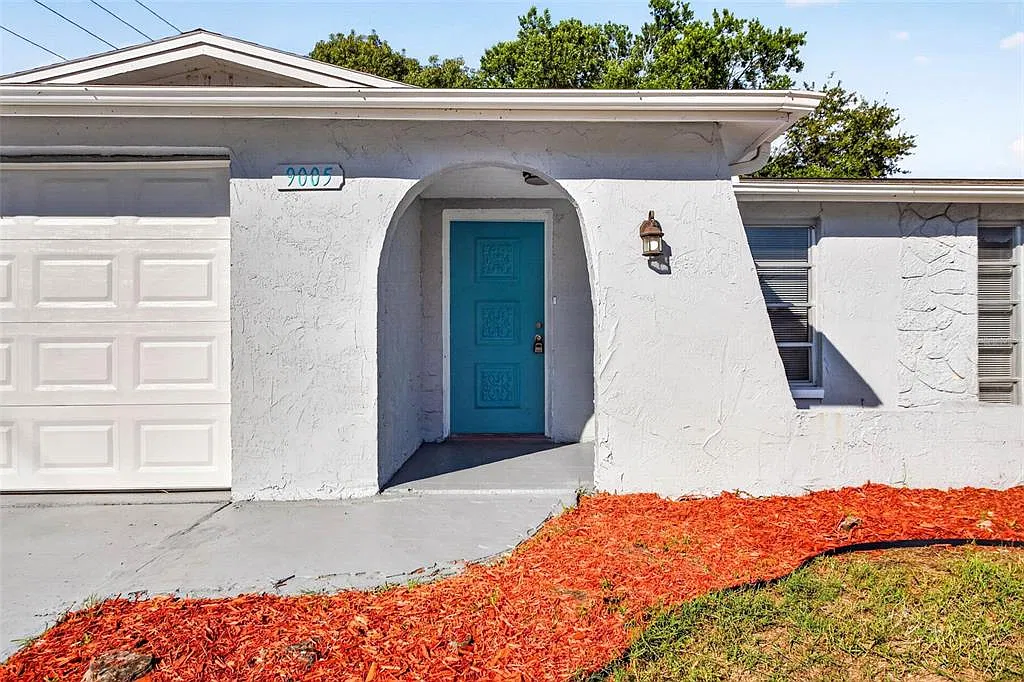3 bed, 2.0 bath, 986 sqft, $1,695 — Photo 2