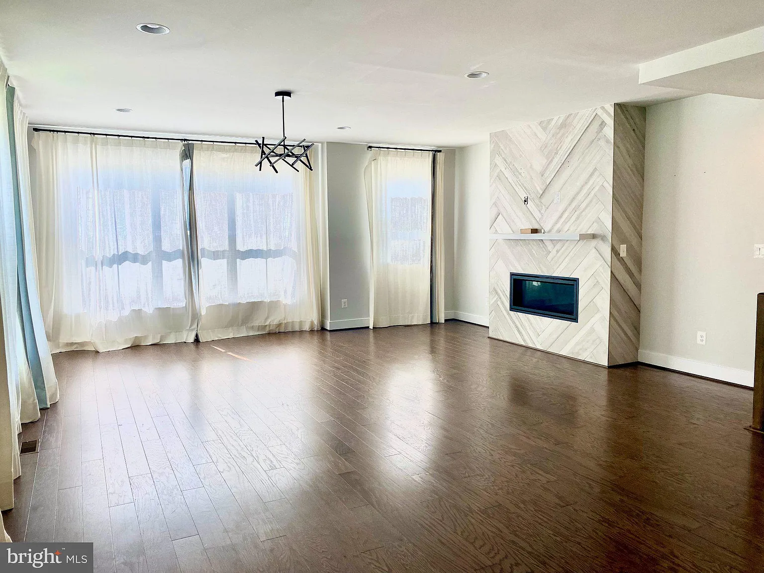 4 bed, 4.5 bath, 2348 sqft, $5,100 — Photo 4