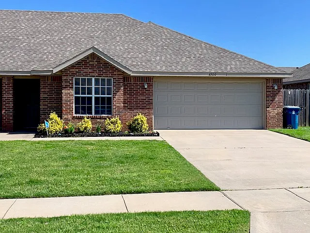 4301 SW Broadstone Ave - 1 — Photo 2