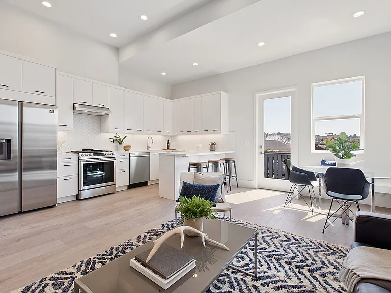 1329 S Van Ness Ave — Photo 1