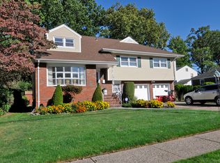 7 Zuegel Ct, Bergenfield, NJ 07621